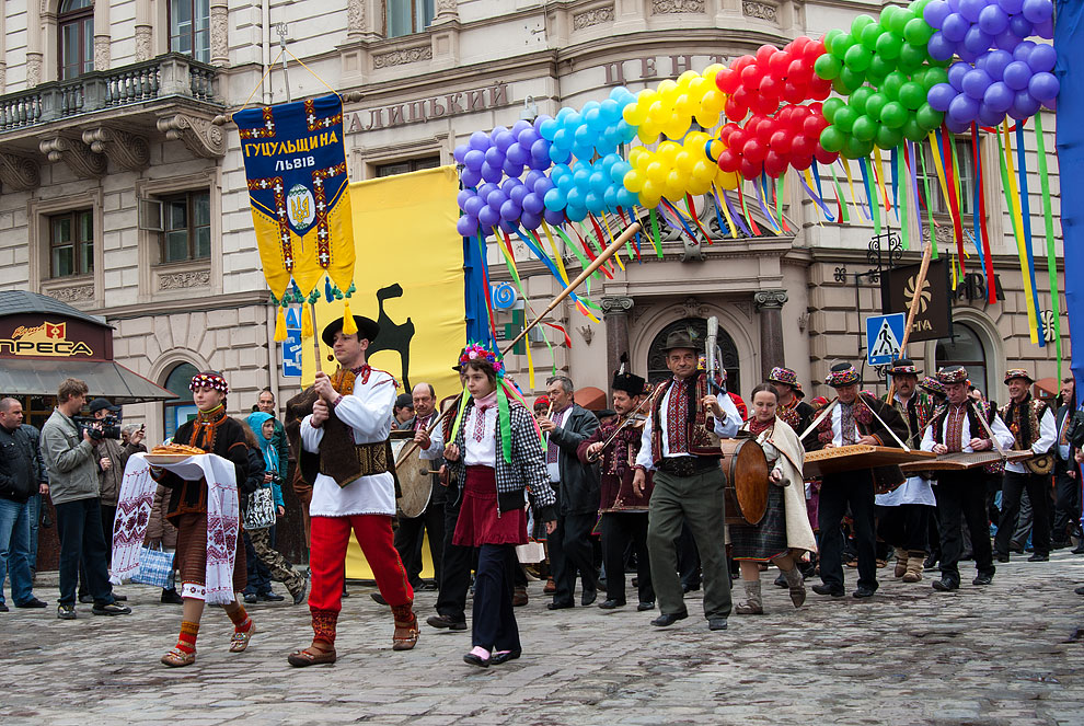 parad12 День города во Львове: Праздничное шествие
