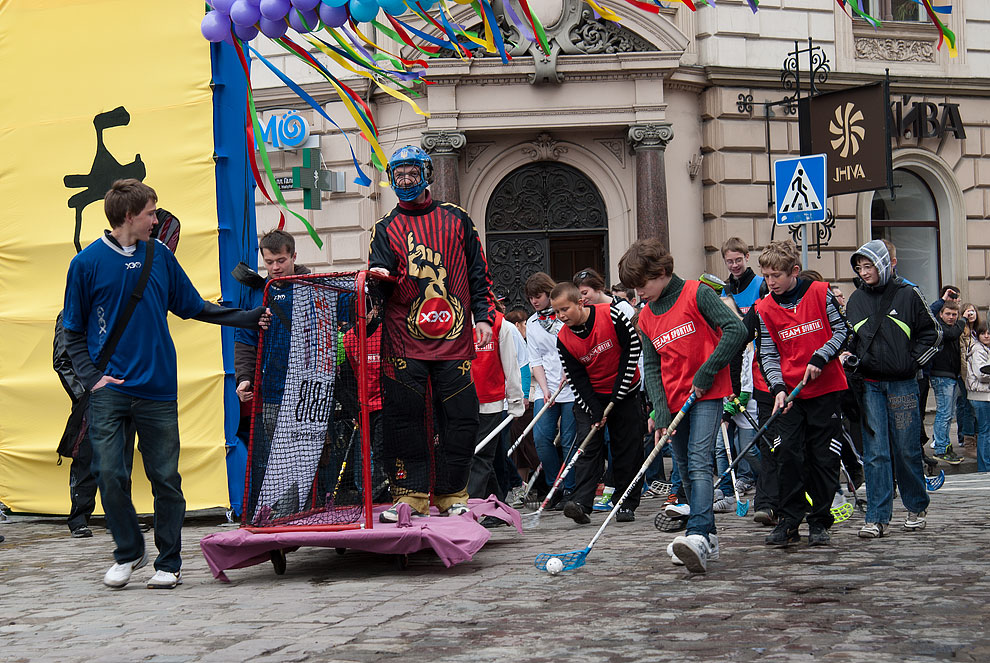 parad18 День города во Львове: Праздничное шествие
