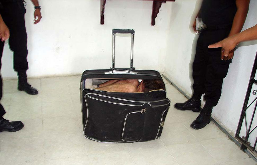 человек в чемодане
