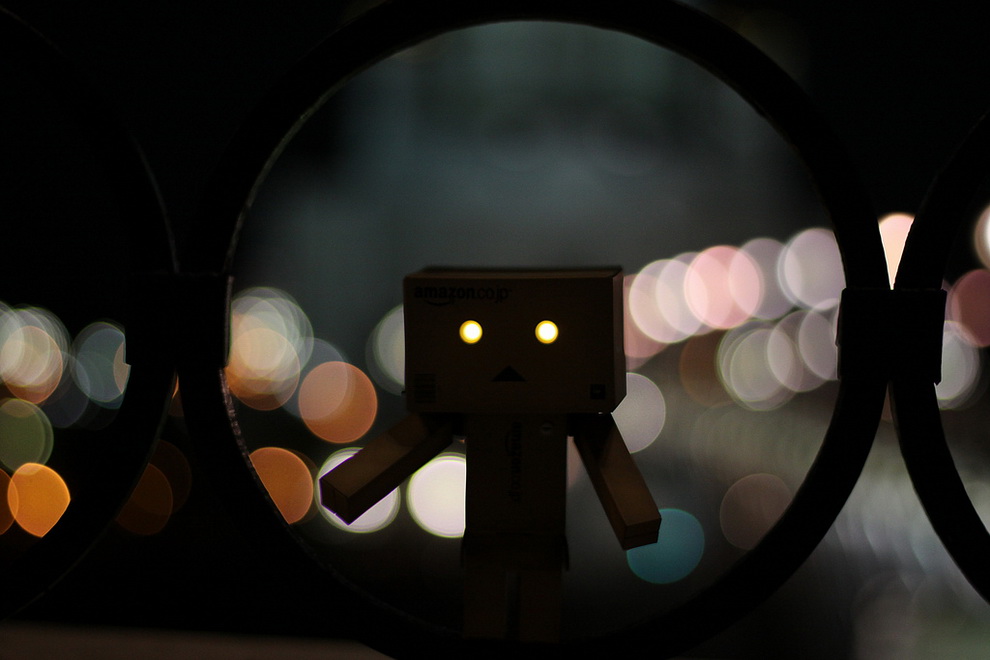 Картонная игрушка робот с подсветкой