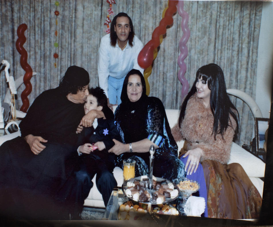 IMAGES03 Фотографии из семейного альбома полковника Каддафи