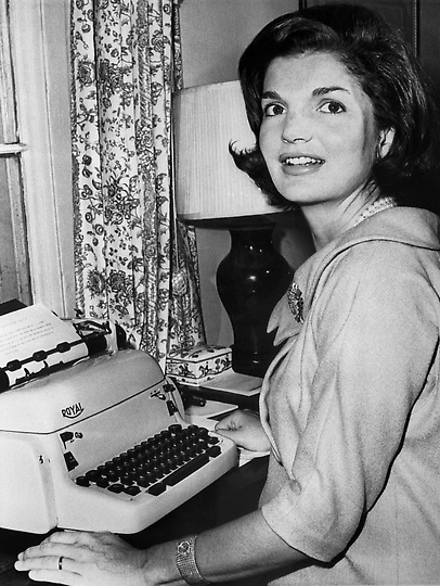  Foto dari sebuah buku baru tentang Jacqueline Kennedy