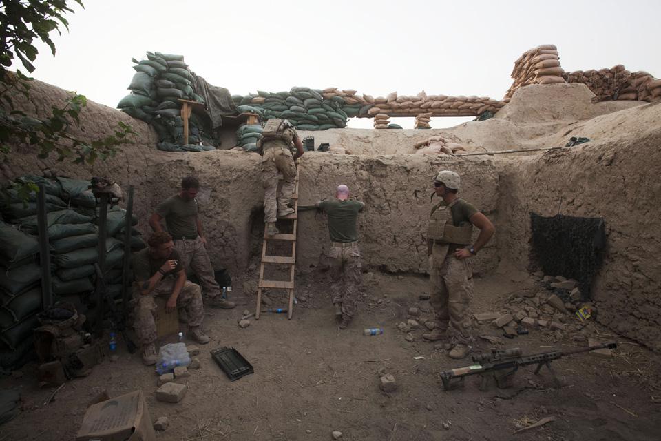 marines16 patroli di Afghanistan dasar 302