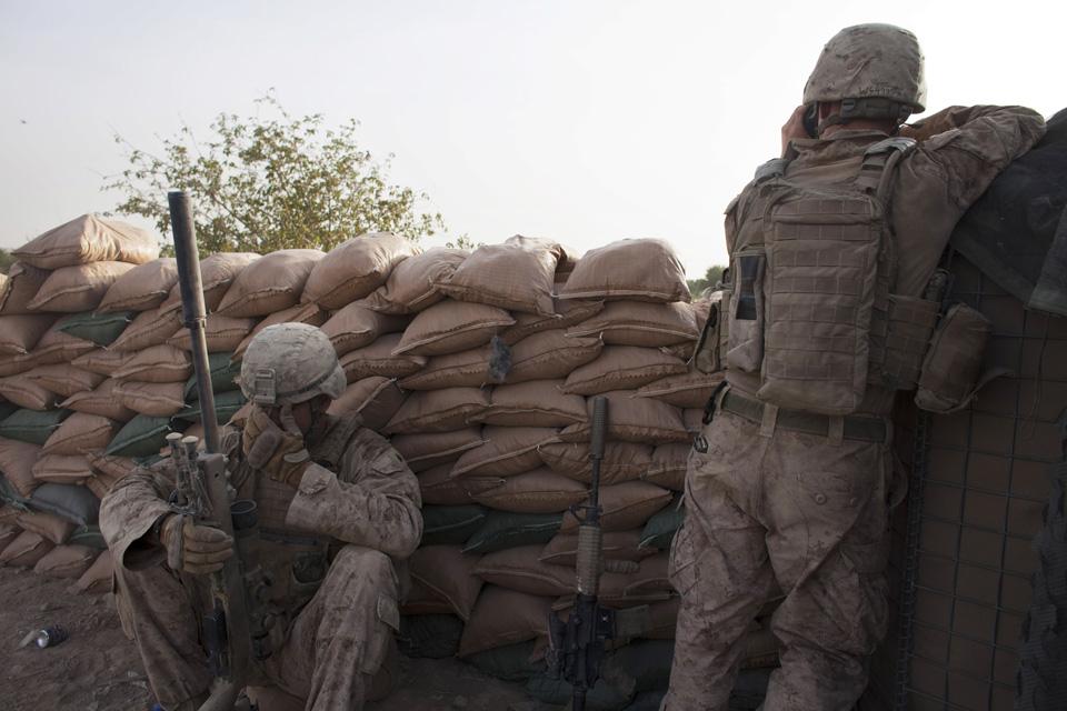 marines19 patroli di Afghanistan dasar 302