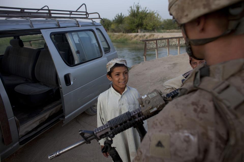 marines34 patroli di Afghanistan dasar 302