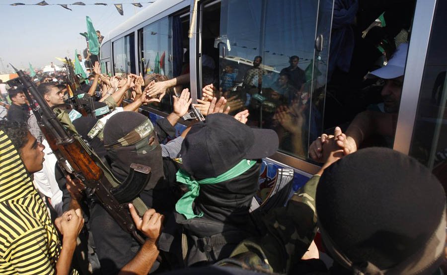 387 986 membres branche Armee Hamas accueillent Gilad Shalit dikembalikan ke rumah
