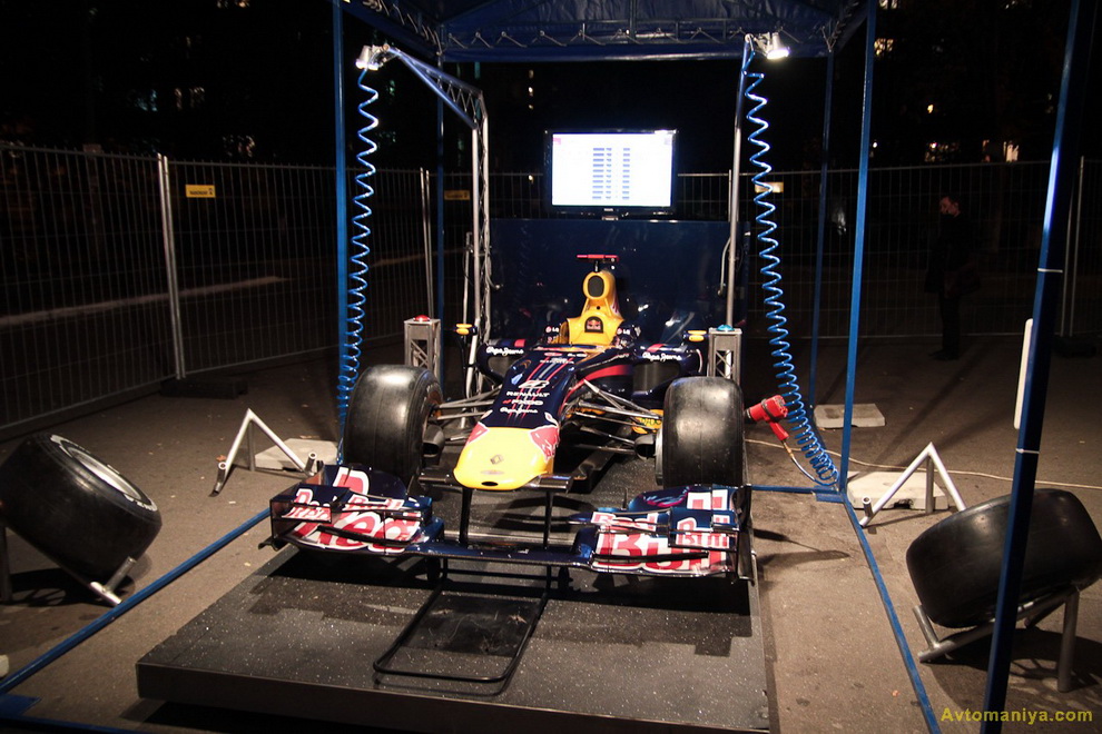 489 Red Bull Night Race 2011: попробуй себя в роли механика