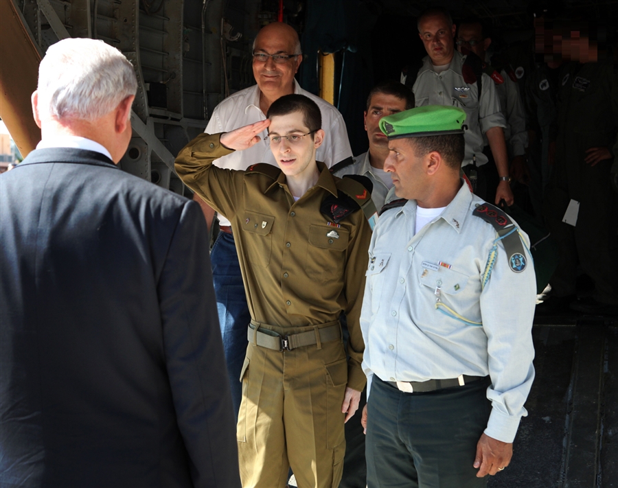 pb 111 018 Shalit Gilad Shalit jm.photoblog900 kembali ke rumah