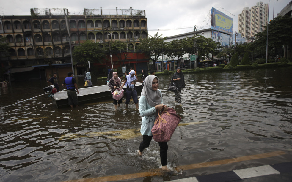 thailand banjir Banjir 1027 di Thailand, 18 di Bangkok terancam 
