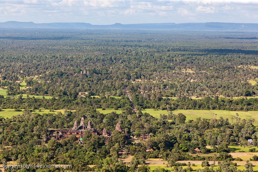 10 172 Angkor Wat dari helikopter