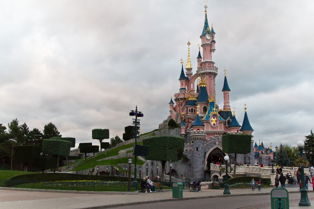 1766 Disneyland Paris: Парижский Диснейленд