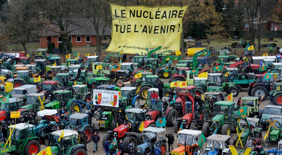 3354 990x545 Protes terhadap pengangkutan limbah nuklir