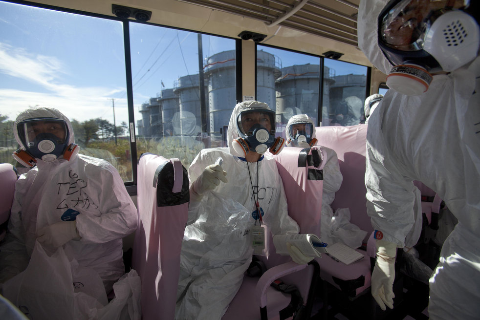 inside fukushima b 01 АЭС «Фукусима 1» через 8 месяцев после цунами