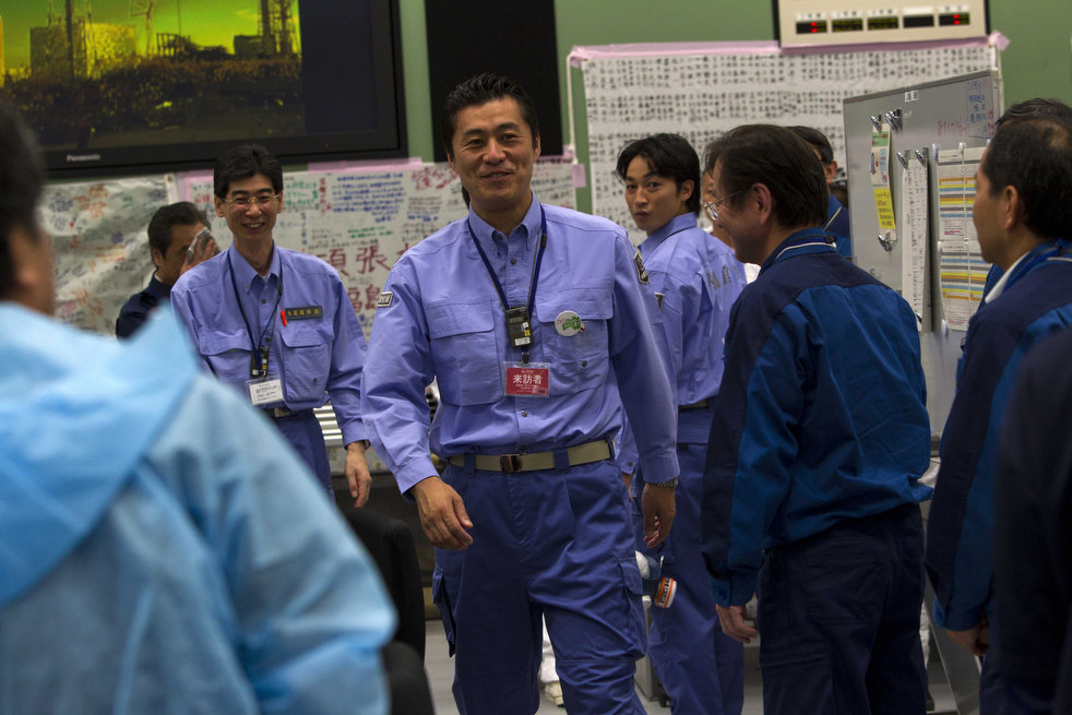 inside fukushima b 04 АЭС «Фукусима 1» через 8 месяцев после цунами