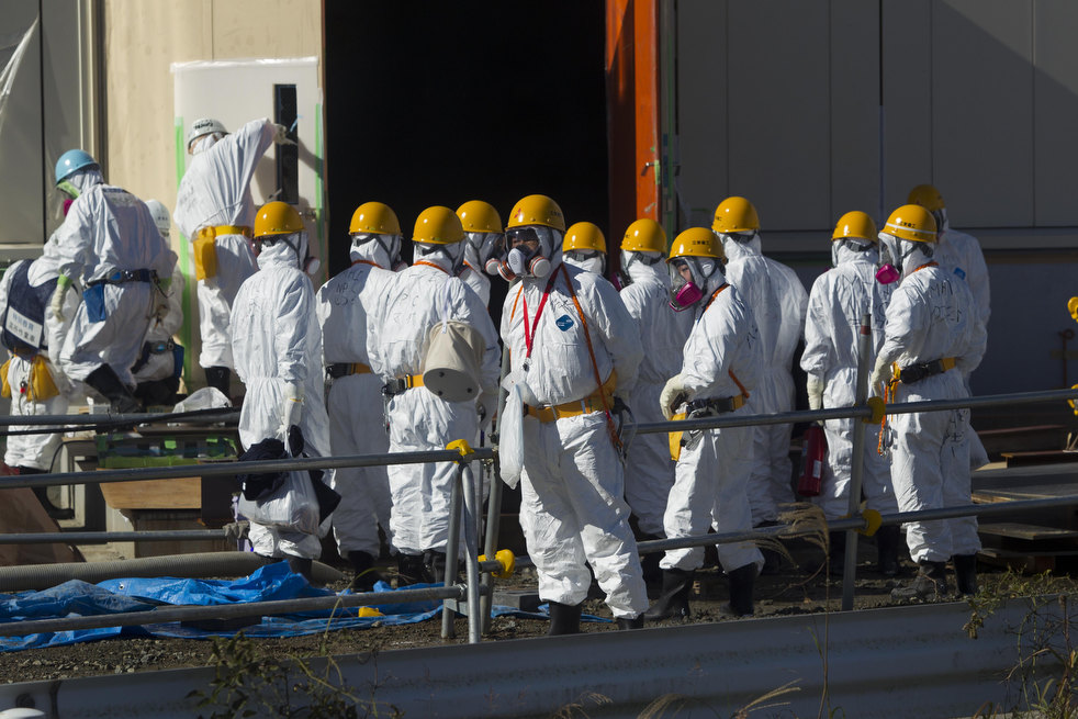 inside fukushima b 09 АЭС «Фукусима 1» через 8 месяцев после цунами