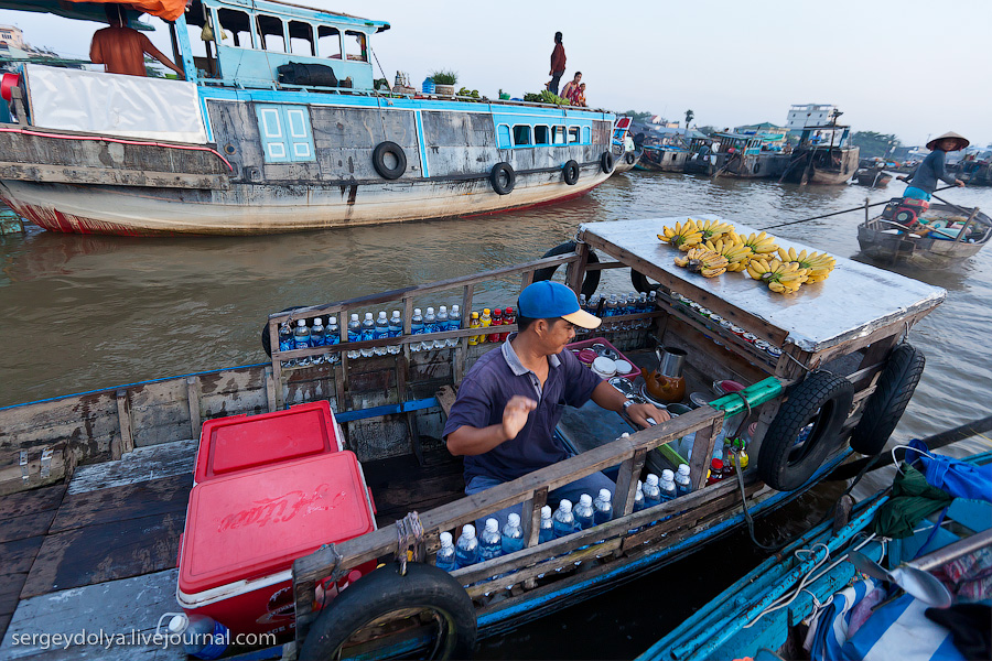 2038 Плавучий рынок Кайранг в дельте Меконга