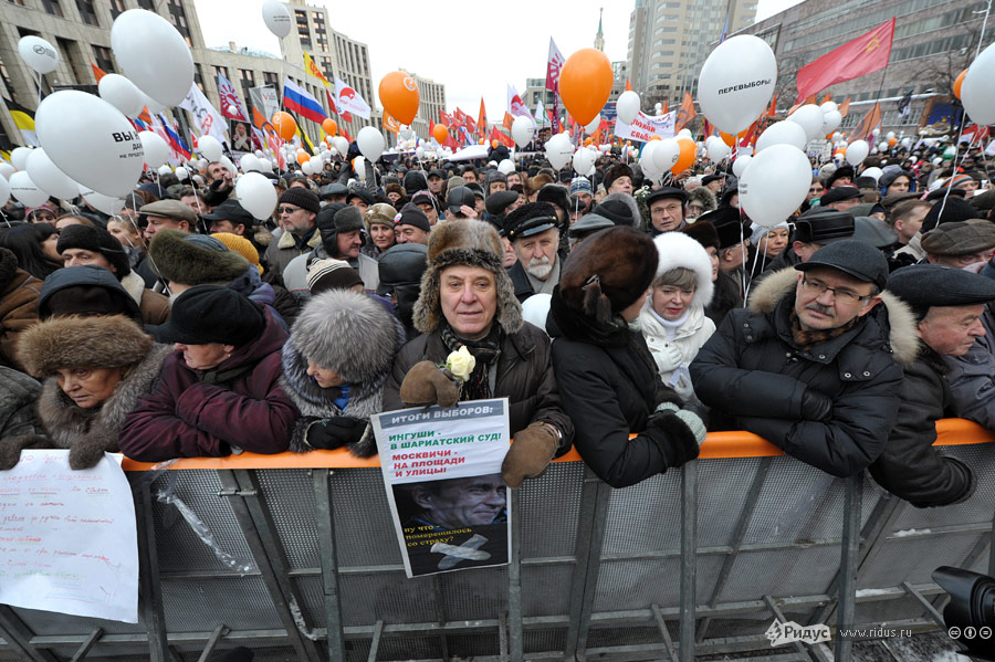 24dec01 Фоторепортаж с митинга на проспекте Академика Сахарова