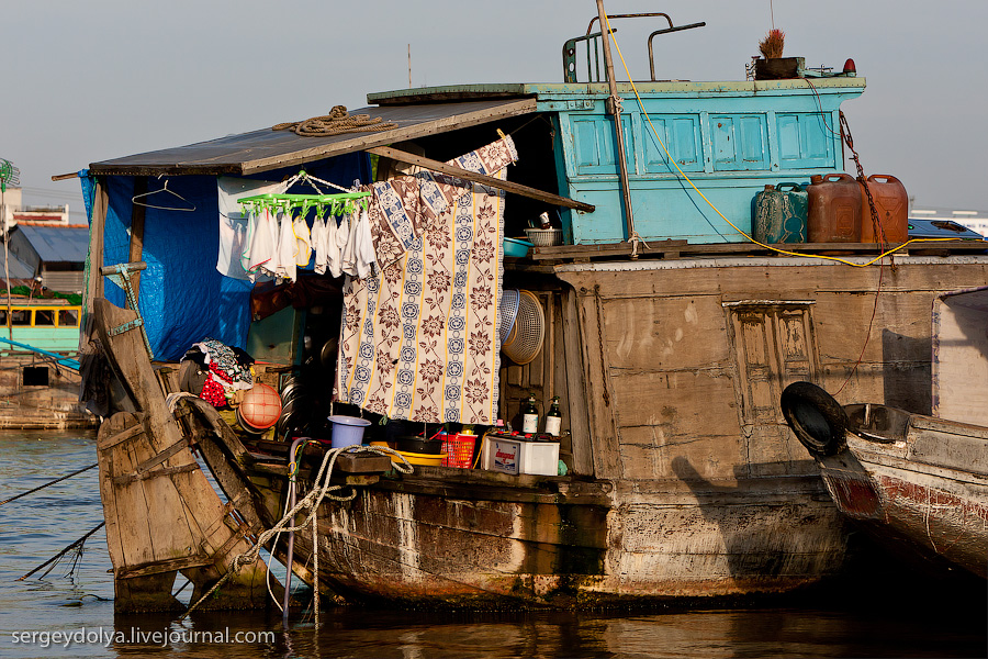 880 Плавучий рынок Кайранг в дельте Меконга