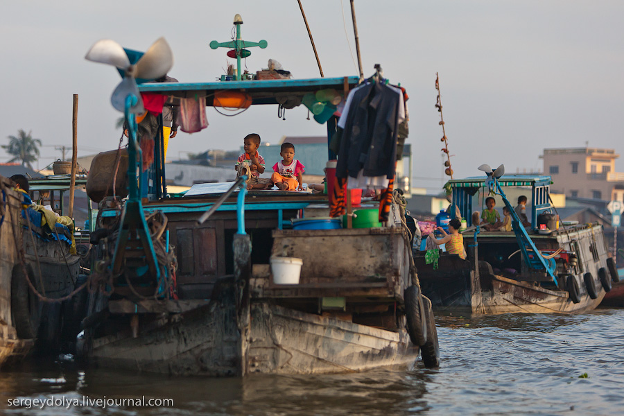 978 Плавучий рынок Кайранг в дельте Меконга