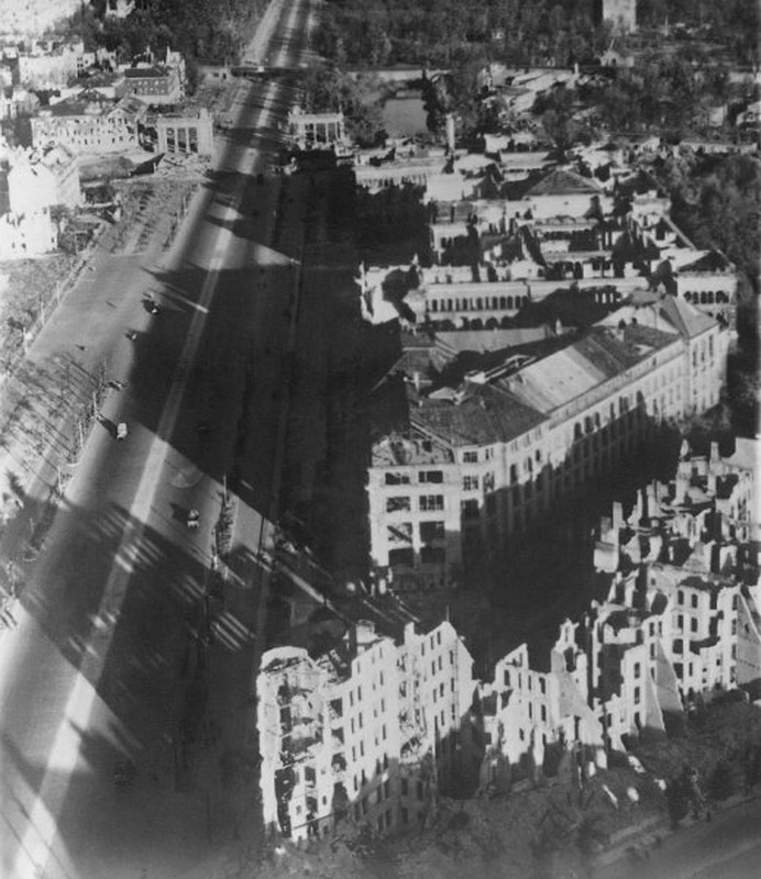 1052 20 впечатляющих фото послевоенного Берлина с высоты птичьего полета