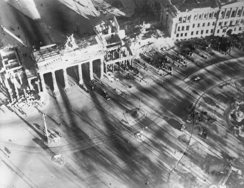 1177 20 впечатляющих фото послевоенного Берлина с высоты птичьего полета