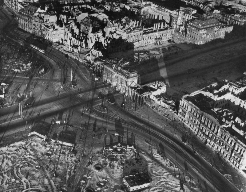 1443 20 впечатляющих фото послевоенного Берлина с высоты птичьего полета
