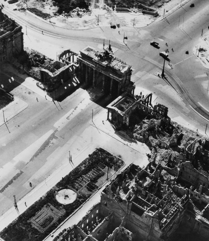 1541 20 впечатляющих фото послевоенного Берлина с высоты птичьего полета
