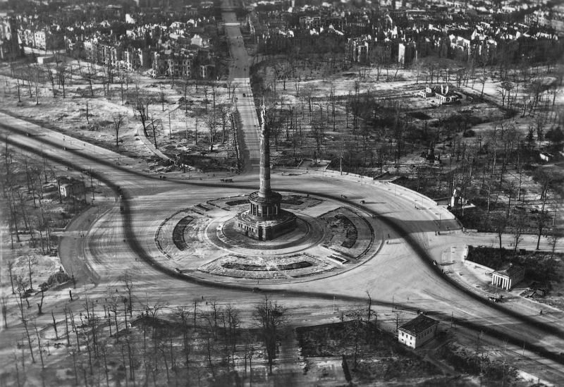 2148 20 впечатляющих фото послевоенного Берлина с высоты птичьего полета