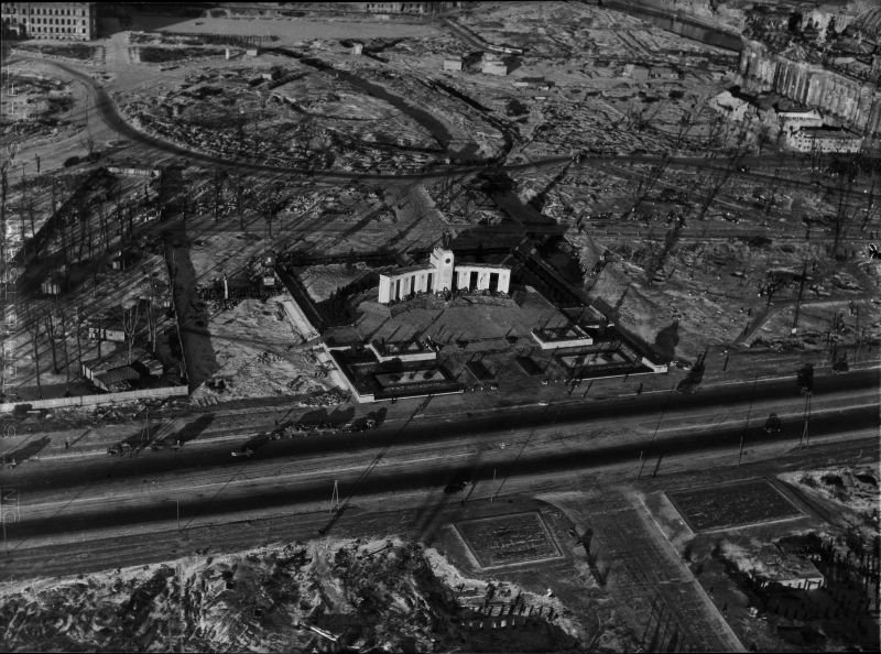 3128 20 впечатляющих фото послевоенного Берлина с высоты птичьего полета