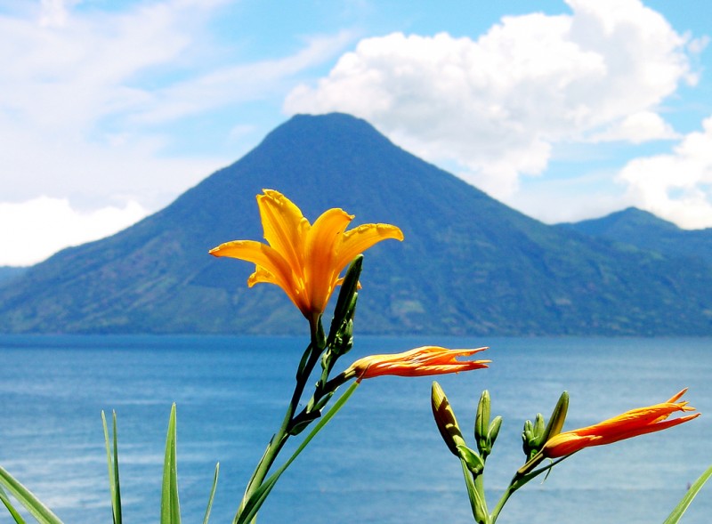 Lake Atitlan Guatemala71 800x589 Озеро Атитлан: Место, где радуга обретает цвета