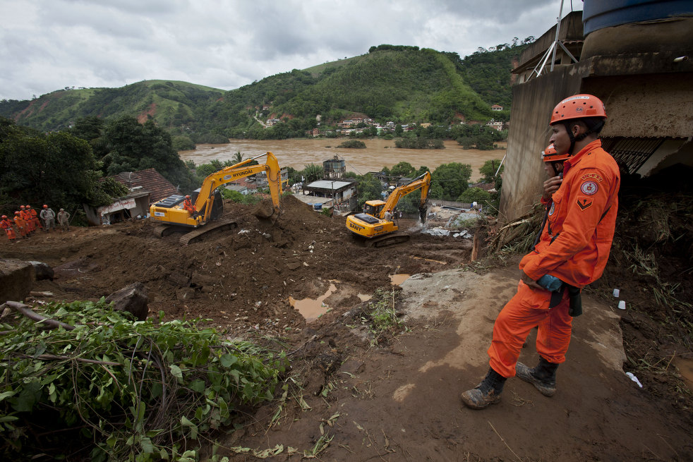 brazil floods 06 Разрушительный оползень в Бразилии