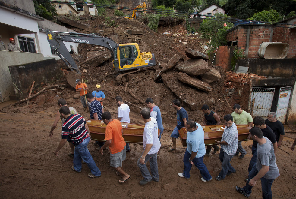 brazil floods 14 Разрушительный оползень в Бразилии