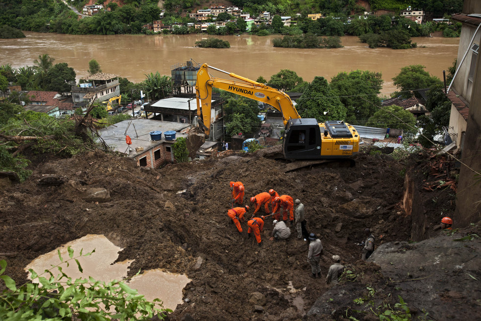 brazil floods 20 Разрушительный оползень в Бразилии