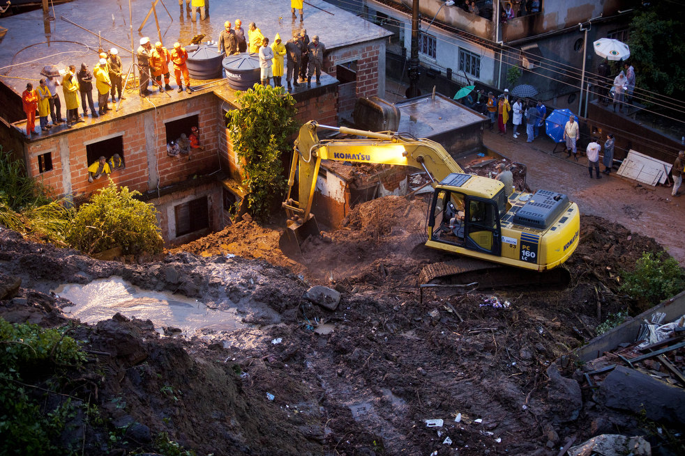 brazil floods 25 Разрушительный оползень в Бразилии