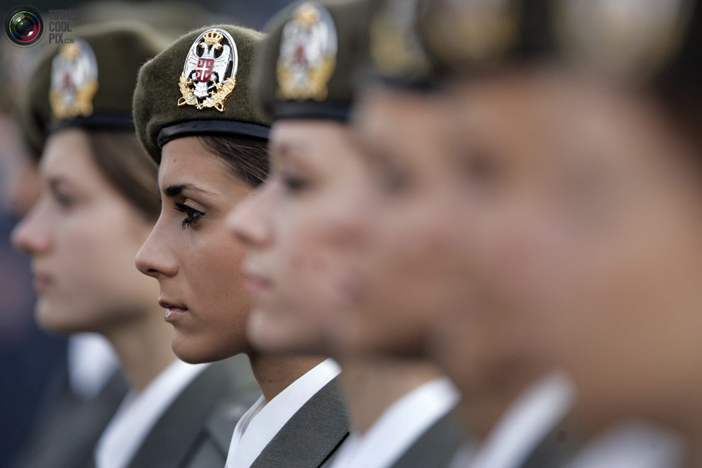 female01 Female soldiers from around the world