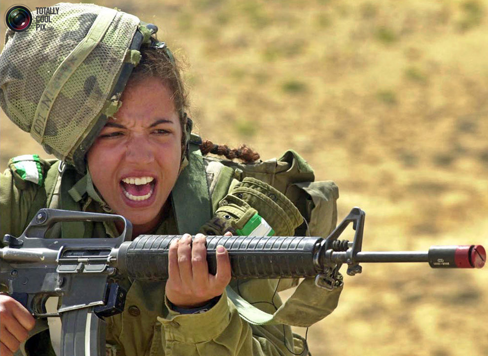 female19 Female soldiers from around the world