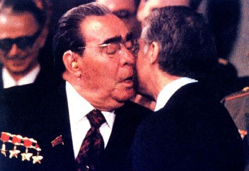 0512 10 любопытных фактов про поцелуи Брежнева