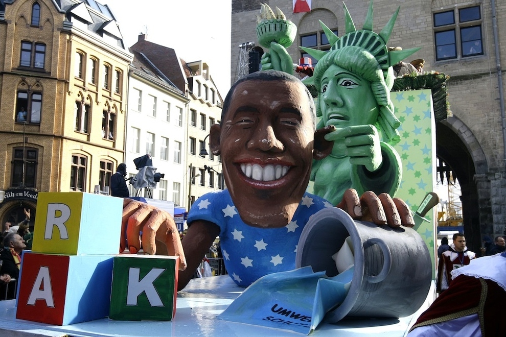10121 Strange Carnival platform with Obama