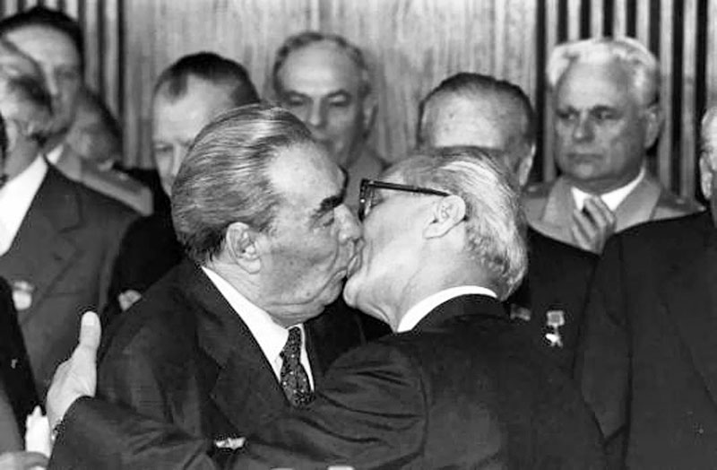 10162 10 любопытных фактов про поцелуи Брежнева