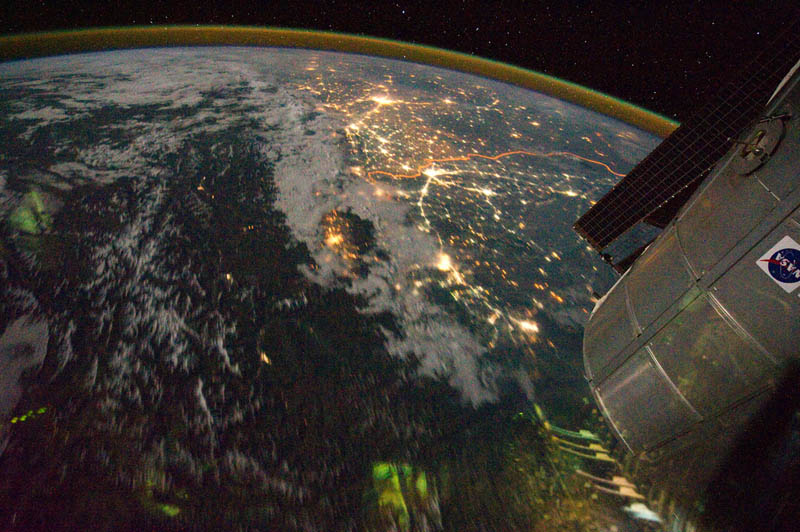1122 Ночь на планете: 30 фото из космоса