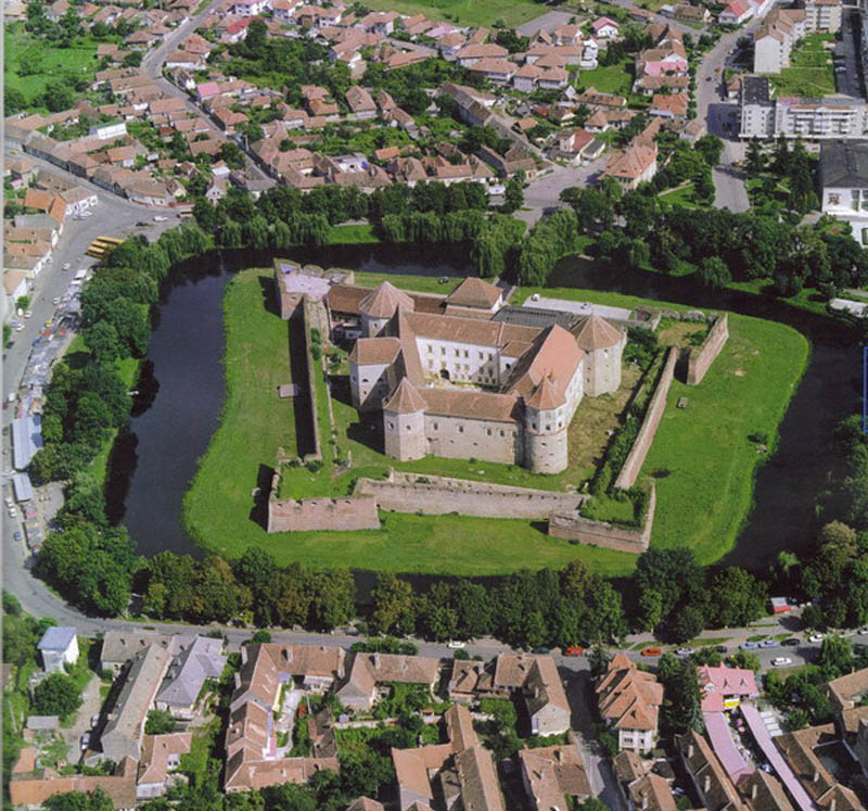 1832 Замки на воде или 20 самых красивых замковых рвов в мире