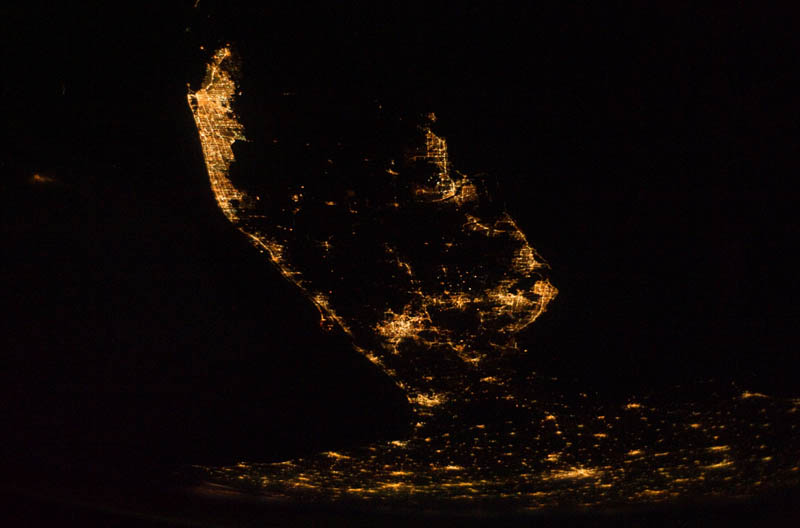 209 Ночь на планете: 30 фото из космоса