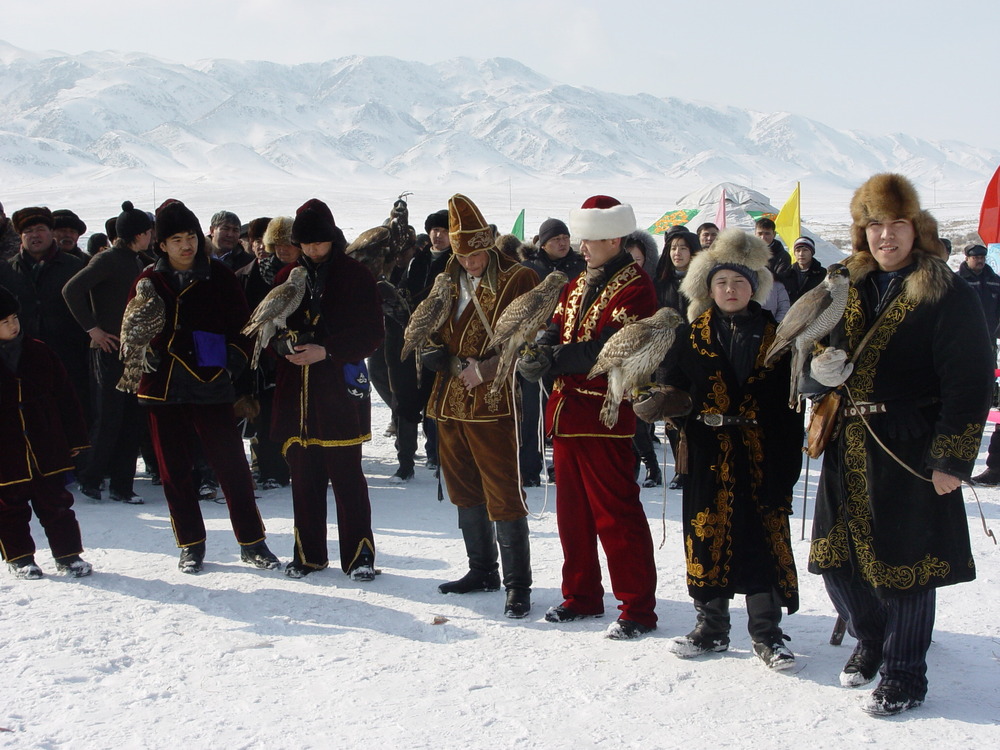 Турнир по охоте с ловчими птицами в Казахстане.