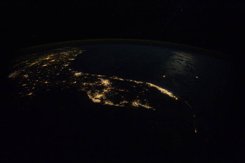 2311 Ночь на планете: 30 фото из космоса