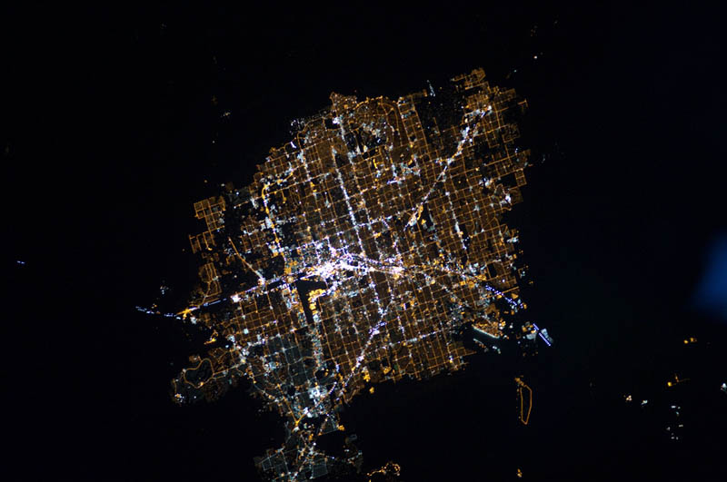 3189 Ночные города. Вид из космоса.
