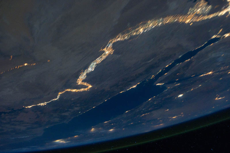 433 Ночь на планете: 30 фото из космоса