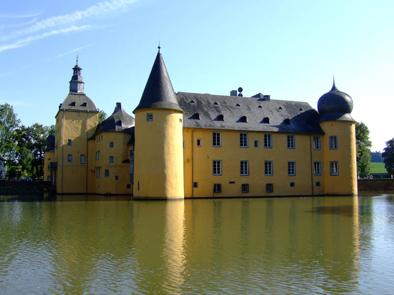 467 Замки на воде или 20 самых красивых замковых рвов в мире