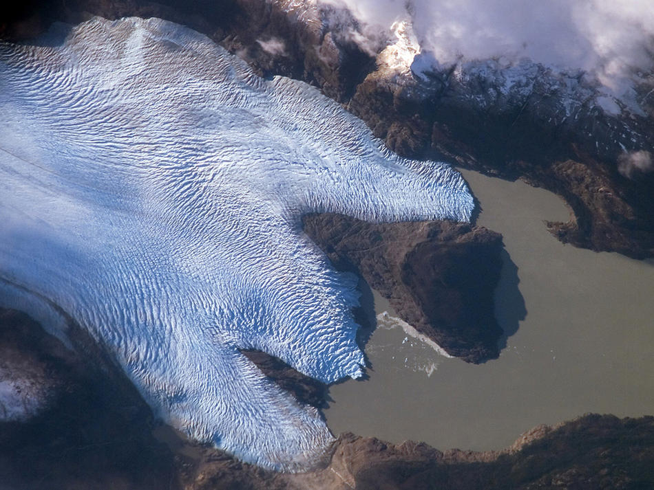 42. Серый ледник, Чили. (NASA/JSC)