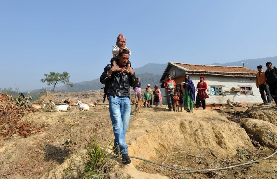 enhancek Самый маленький человек найден в непальской деревне