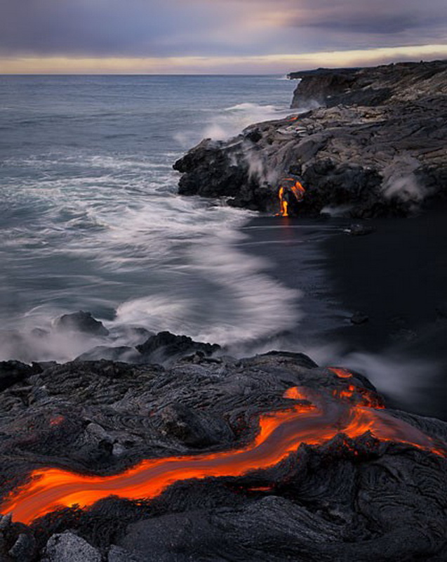 11185 Любитель лавы – фотограф в опасной близости от вулкана на Гавайях
